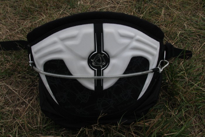 Force shield. Mystic 2012 Force Shield Seat harness Black. Устройство трапеции для кайта. Кайтовая трапеция сидячая. Helm of the Reef Kyte Rider.
