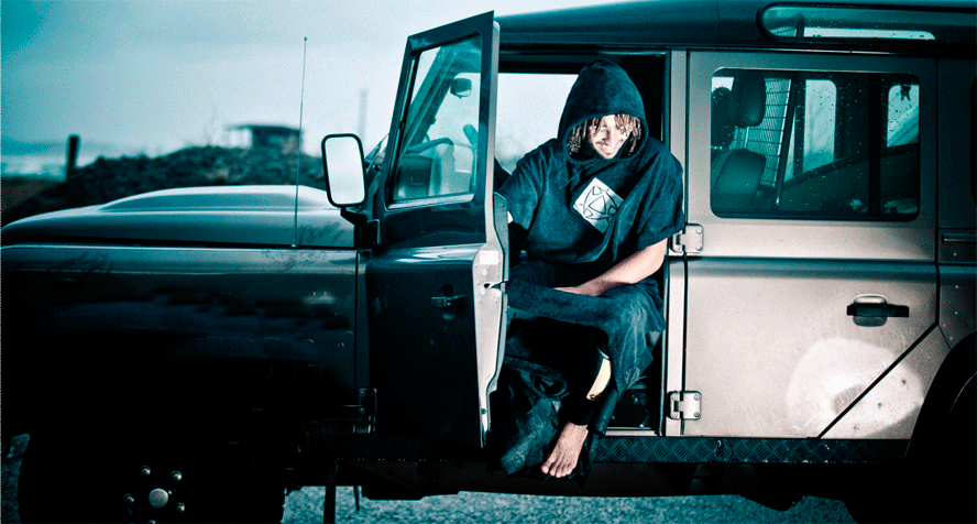 Poncho-Deluxe-Black-888.gif