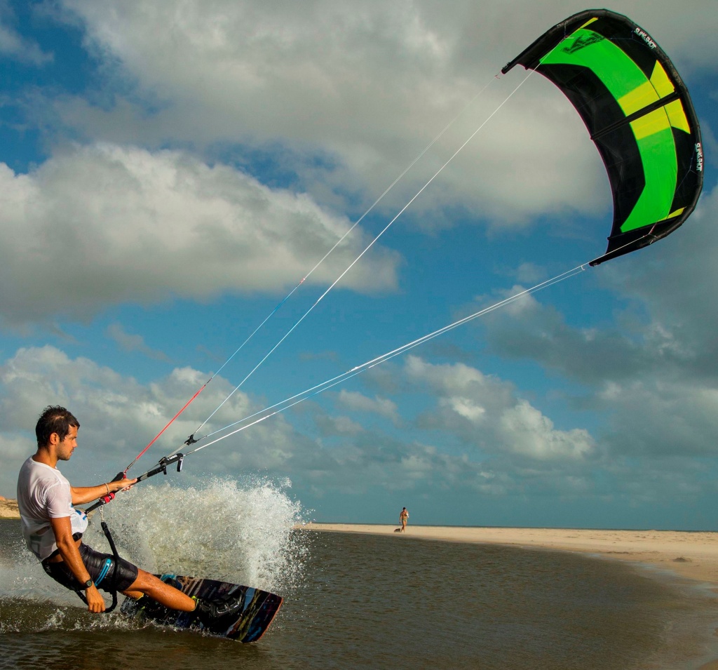 кайтсерфинг на воде.jpg