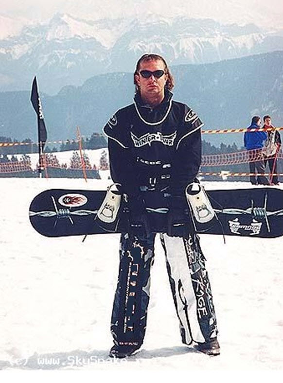 Владимир Бобылев на сьемках своего видео фильма “Альпийский кайтрайдинг”С видом на Мон-Блан. Франция. Семноз 2002