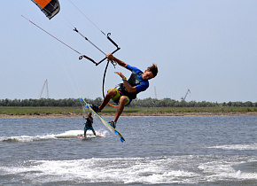 Тесты кайтов SlingShot 2015 RPM и FUEL в кайт школе JollyKite Тесты кайтов SlingShot 2015 RPM и FUEL в кайт школе JollyKite