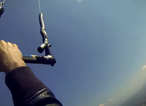 Мировой рекорд в Кайтбординге - прыжок на кайте со скалы 909 метров Мировой рекорд в Кайтбординге - прыжок на кайте со скалы 909 метров